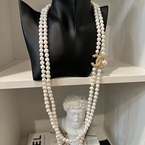 Elegant Authentic fresh water Pearl Necklace with Gold Accent